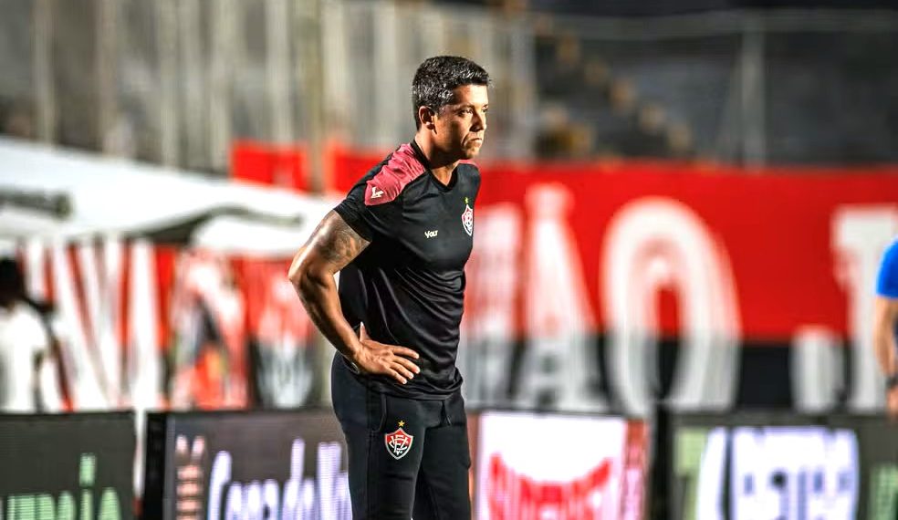 Vitória demite Thiago Carpini