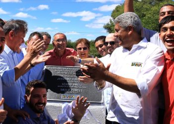  Deputada Fátima Nunes celebra entrega da ponte sobre o Rio Vaza Barris: “A obra do século para Uauá”