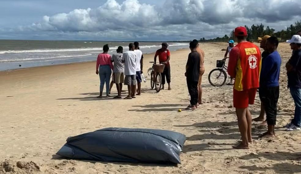 Pai e filho morrem afogados após mergulho em praia no extremosul