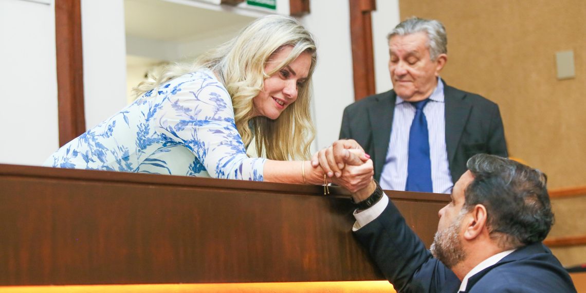 Empenho pessoal de Ivana Bastos facilita aprovação de projetos que beneficiam servidores públicos estaduais