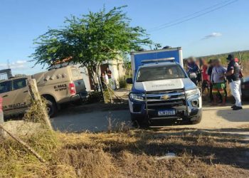 Mulher é encontrada morta dentro de casa em Barrocas; suspeita de feminicídio seguido de suicídio é investigada. Suspeito foi encontrado morto em Salgadália