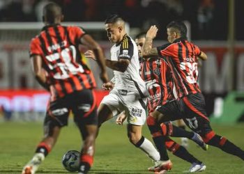 Vitória volta a sofrer sufoco nos acréscimos, mas garante os três pontos contra o Atlético Mineiro no Barradão