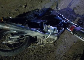 Adolescente de 17 anos morre em colisão de motos