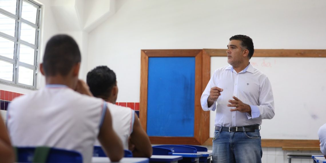 SEC abre prazo para professor converter licença-prêmio em pecúnia