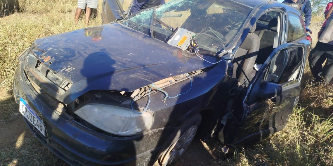 Morador de Coité fica ferido em grave capotamento de carro na BA 120