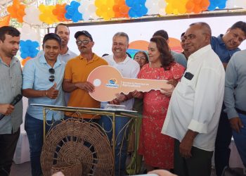 Monte Santo II – Deputado Alex da Piatã participa da entrega de tratores e anuncia emendas para pavimentações de três comunidades rurais