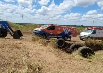 Operador morre em acidente após trator cair em buraco dentro de fazenda em Riachão do Jacuípe
