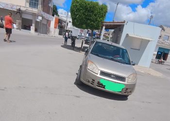 Criança de 5 anos fica gravemente ferida em acidente entre moto e carro