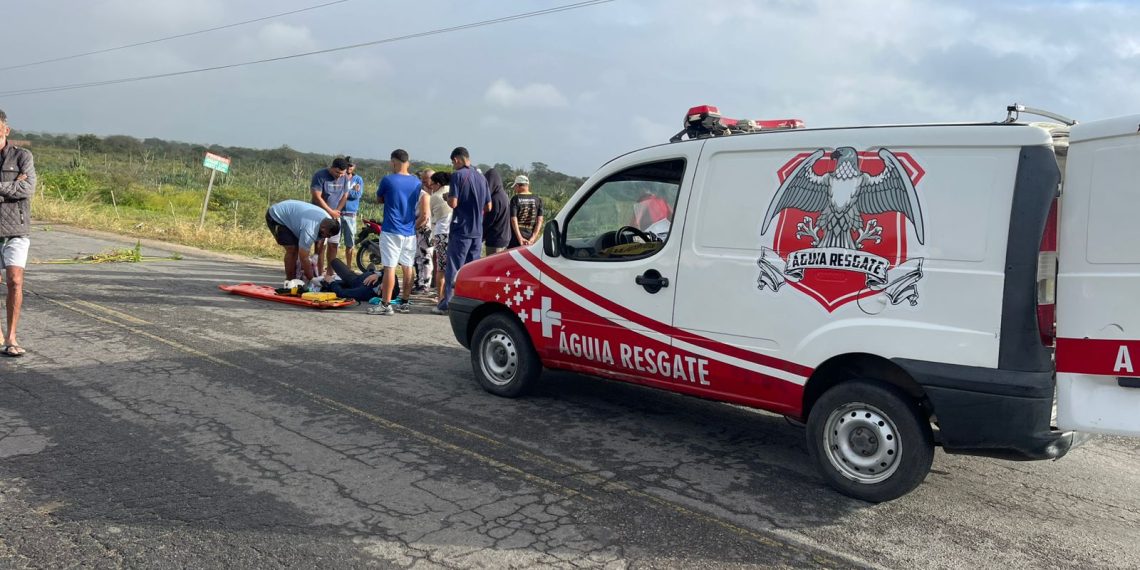 Motociclista sofre amputação de dedo e fraturas em acidente na BA-120, em Santa Rosa