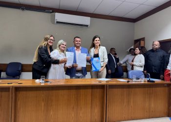 Câmara de Queimadas assina acordo para aperfeiçoar qualificação de vereadores e servidores