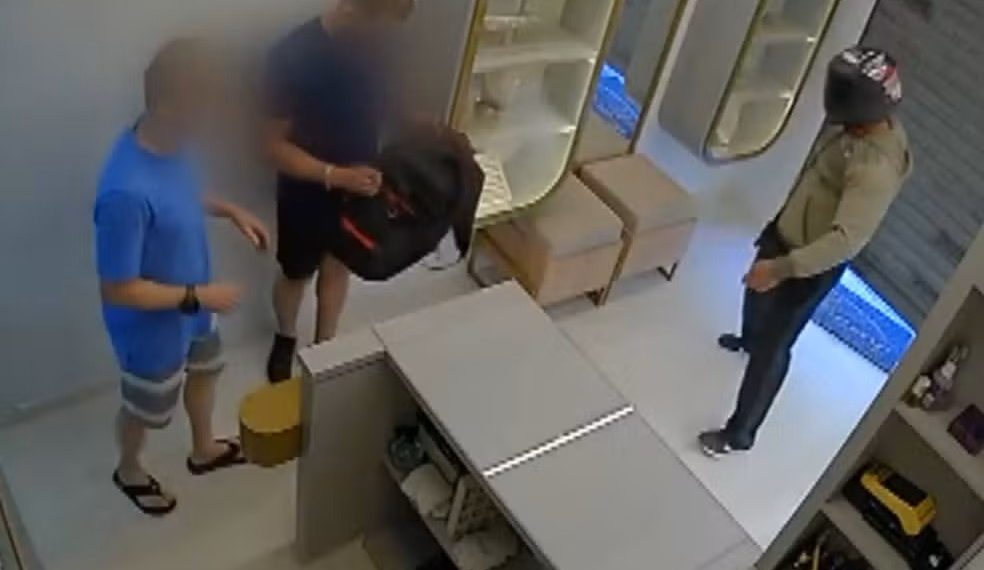 Joalheria é assaltada na Bahia e suspeitos levam mais de meio milhão de reais em joias e dinheiro