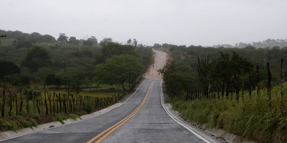 Reconsisal – Após o governador assinar ordem de serviço para asfaltar o trecho ligando Cavunge a BA 052, vai ficar faltando apenas Salgadália – Araci