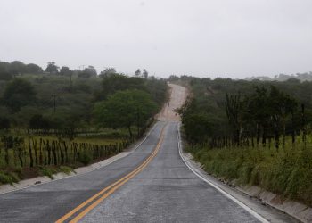 Reconsisal – Após o governador assinar ordem de serviço para asfaltar o trecho ligando Cavunge a BA 052, vai ficar faltando apenas Salgadália – Araci