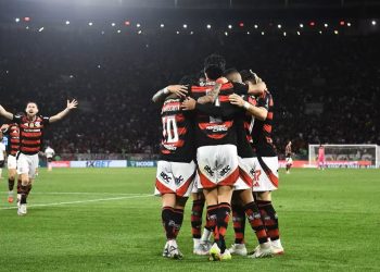 Flamengo atropela o Vitória e impõe a maior goleada da era dos pontos corridos do Brasileirão
