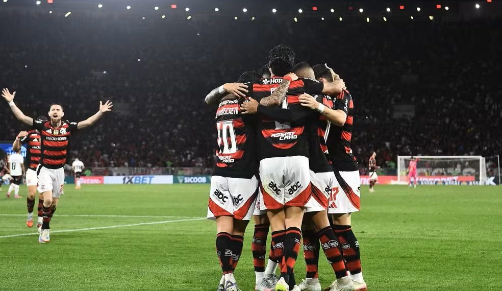 Flamengo atropela o Vitória e impõe a maior goleada da era dos pontos corridos do Brasileirão