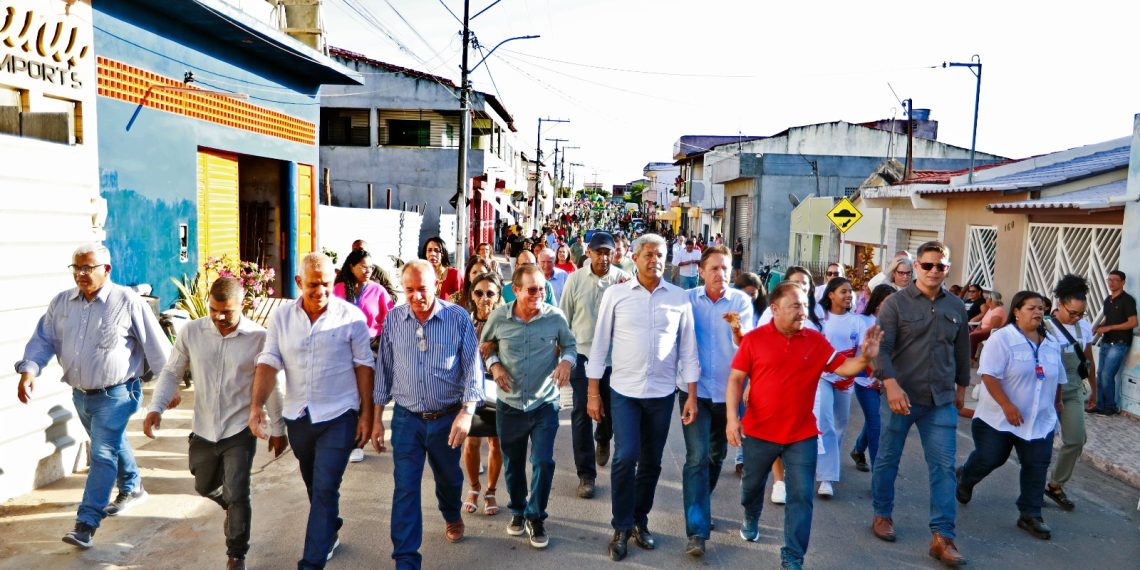 Gavião celebra 7 de Setembro antecipado com presença do governador que entrega instrumentos musicais e lança Projeto de Controle Populacional de Cães