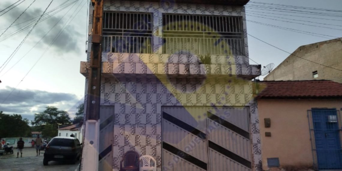 Mecânico é morto a tiros dentro de casa após ser invadida por encapuzados