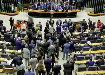 PEC da Blindagem tem apoio da maioria da bancada da Bahia; saiba como cada deputado votou