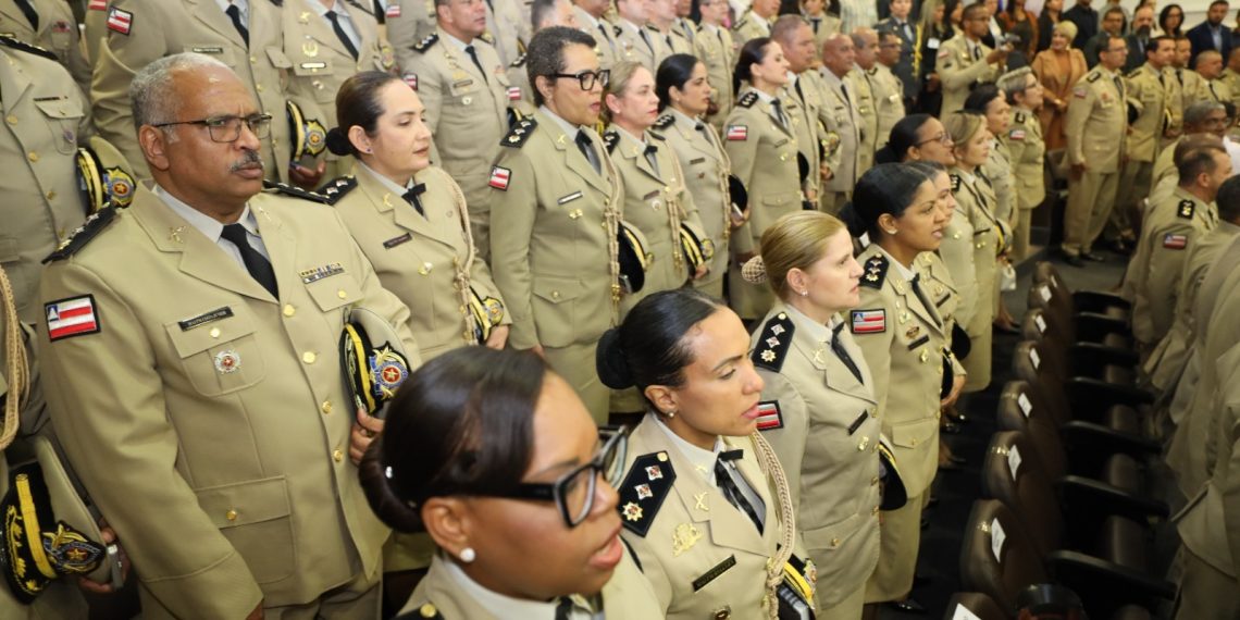 Governador sanciona leis para criação de novos comandos e promove oficiais da Polícia Militar