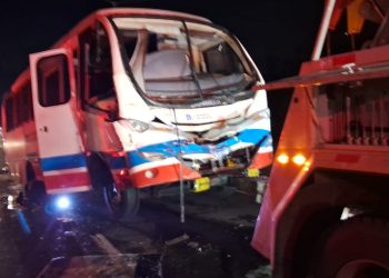 Ônibus do TFD de Canudos sofre acidente na BR 324 a caminho de Salvador