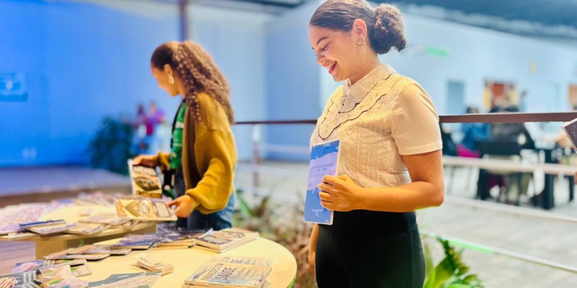 FARESI realiza sua 1ª Mostra de Livros e celebra produção acadêmica, científica e literária