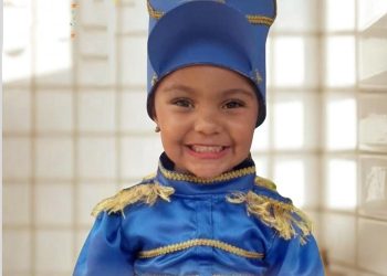 Corpo de menina morta após casa pegar fogo em Chapada é velado e sepultamento acontece nesta sexta