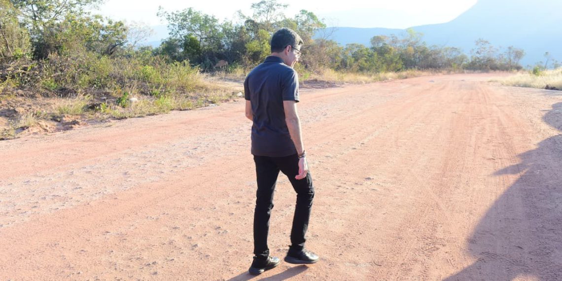 ACM Neto denuncia obra incompleta no interior da Bahia: ‘Jerônimo prometeu 30 km de estrada, mas só construiu 1km’