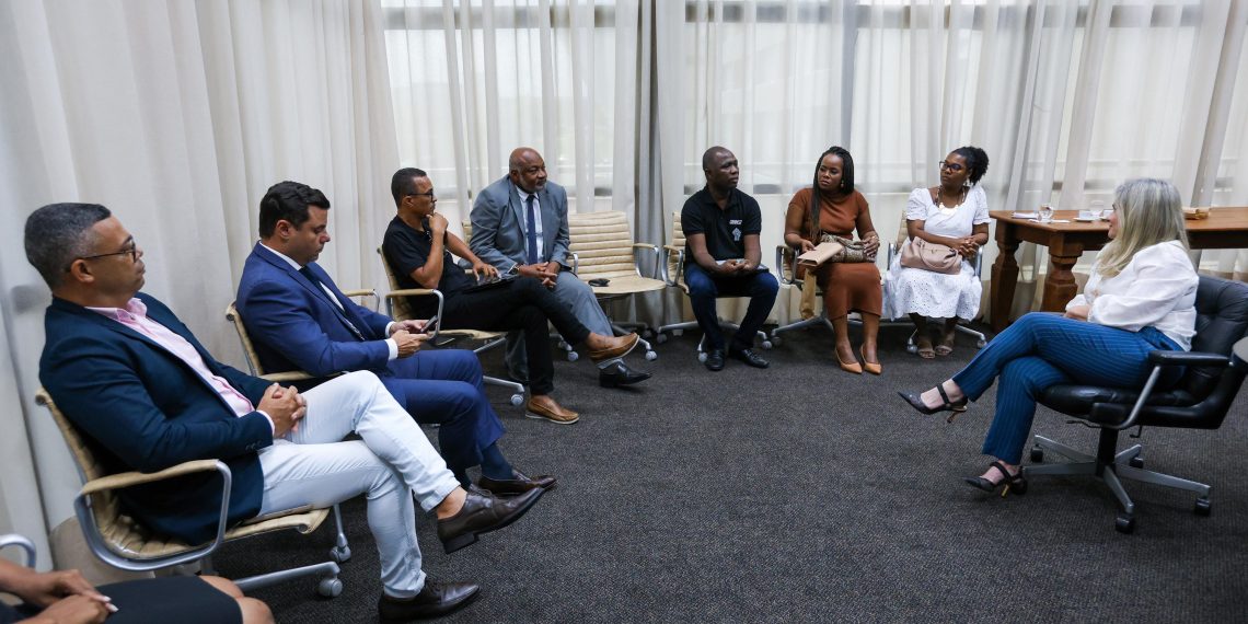 Ivana Bastos recebe Coletivo Negro e garante apoio a evento sobre Justiça Climática e Racismo Ambiental