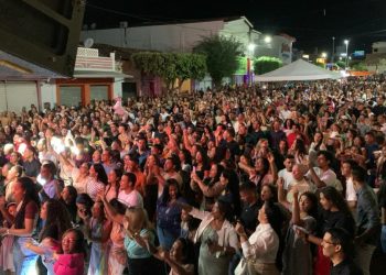 Noite de louvor e adoração em comemoração ao Dia da Cultura Evangélica em Queimadas