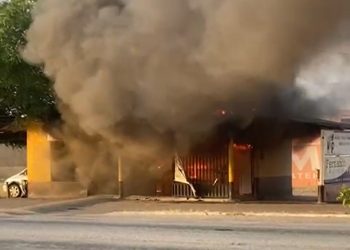 Incêndio destrói ponto comercial às margens da BR-324 em Riachão do Jacuípe