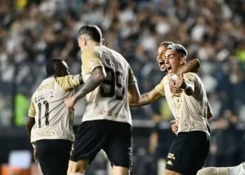 Após abrir o placar contra o Vasco, Bahia perde Jean Lucas por expulsão e leva a virada no segundo tempo