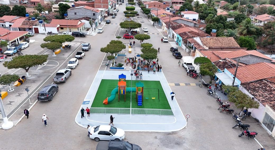 Queimadas I – Espanta Gado recebe obras de pavimentação e parque infantil