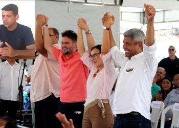 Governador Jerônimo inaugura obras em Ponto Novo; ausência de Thiago Gilleno repercute no cenário político