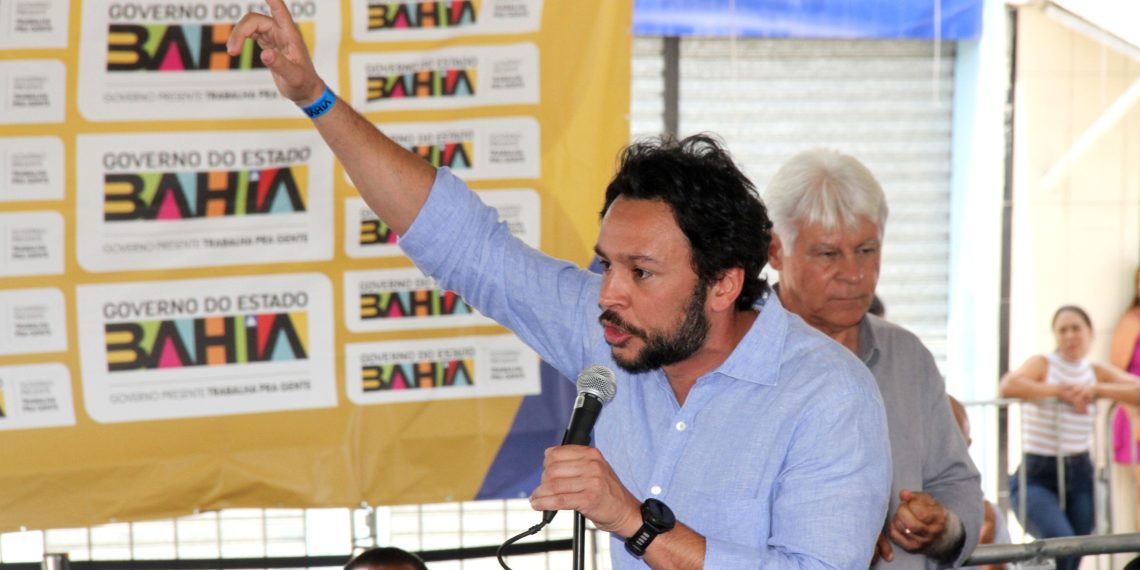 Durante ato do Governo em Pedro Alexandre, Mário Negromonte Jr. disse ter sido enganado, por isso votou sim na PEC da Blindagem e afirma que não irá passar no Senado