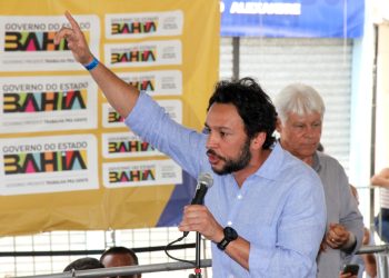 Durante ato do Governo em Pedro Alexandre, Mário Negromonte Jr. disse ter sido enganado, por isso votou sim na PEC da Blindagem e afirma que não irá passar no Senado