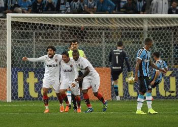 Vitória encara jejum de dez jogos sem vencer o Grêmio e aproveitamento de 19% fora