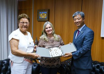 Ivana Bastos recebe embaixador da Coreia do Sul em reunião sobre potencial para investimentos no estado