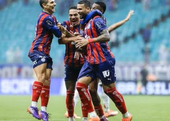 Bahia vence o Internacional em jogo atrasado, sobe para quinto e volta a brigar pelo G-4