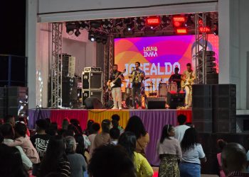 Irará é tomada por muita fé e louvor durante grande evento evangélico