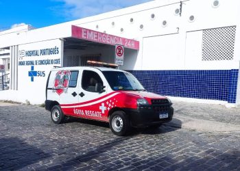 Entregador de gás fica ferido em queda de moto quando tentou desviar de uma cobra. Chapa é atingido por mercadoria enquanto descarregava caminhão