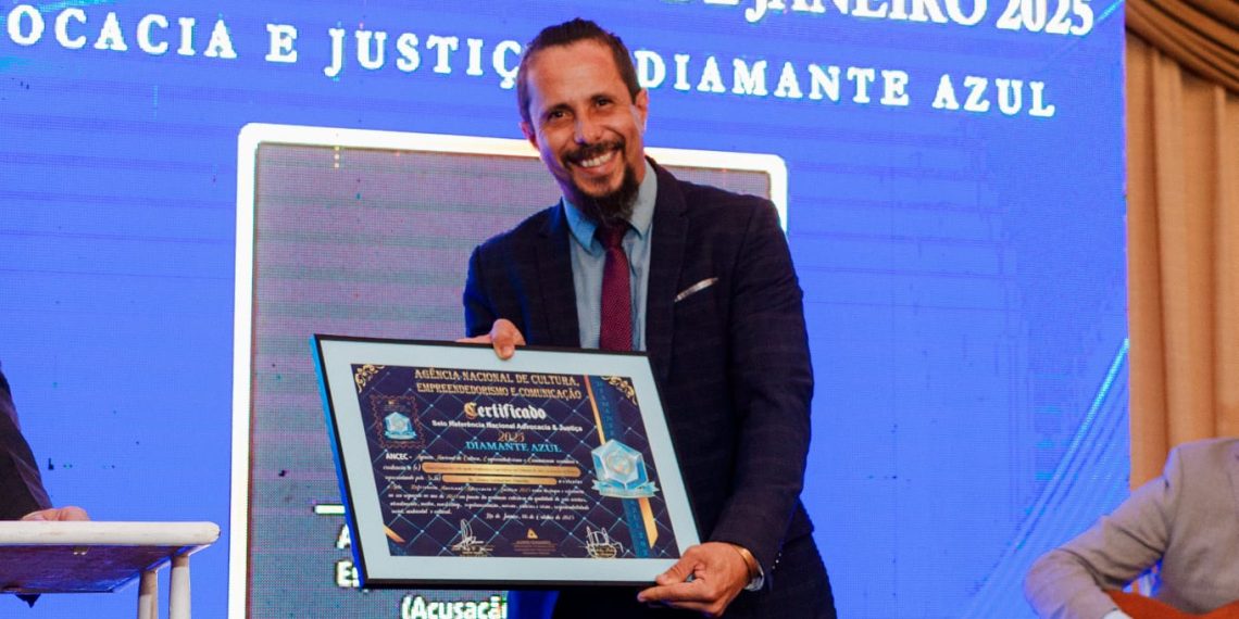 Advogado baiano Alonso Guimarães é homenageado no Rio de Janeiro com duas honrarias nacionais