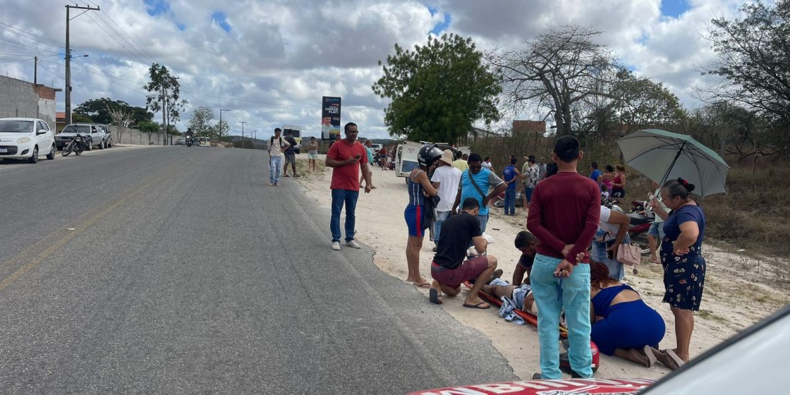 Colisão envolvendo motocicletas deixa três feridos na BA 411; um deles em estado grave foi transferido