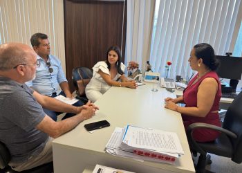 Prefeita Zeide cumpre agenda produtiva em Salvador e assegura avanços em obras de infraestrutura, abastecimento e assistência social para Pé de Serra