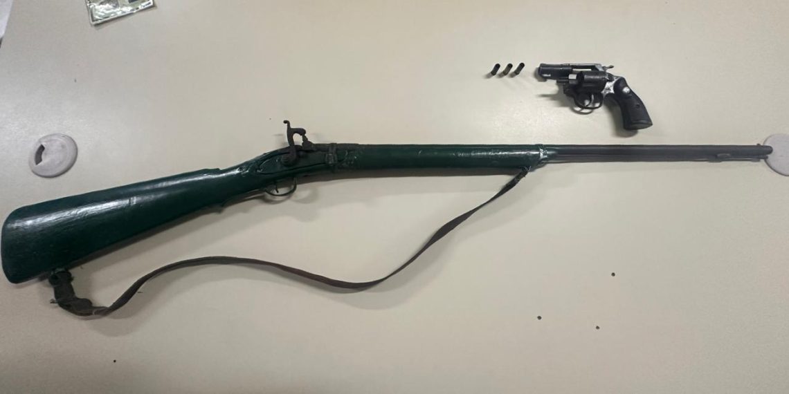 Polícia Militar apreende armas após tentativa de homicídio na zona rural de Monte Santo