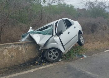 Quatro pessoas da mesma família morrem em acidente na BA-026; criança de 6 anos sobreviveu