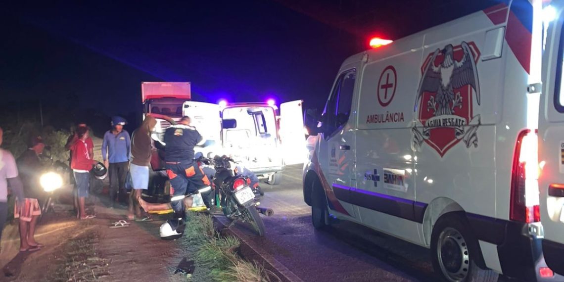 Gemeos ficam feridos após moto colidir em animal na BA 120