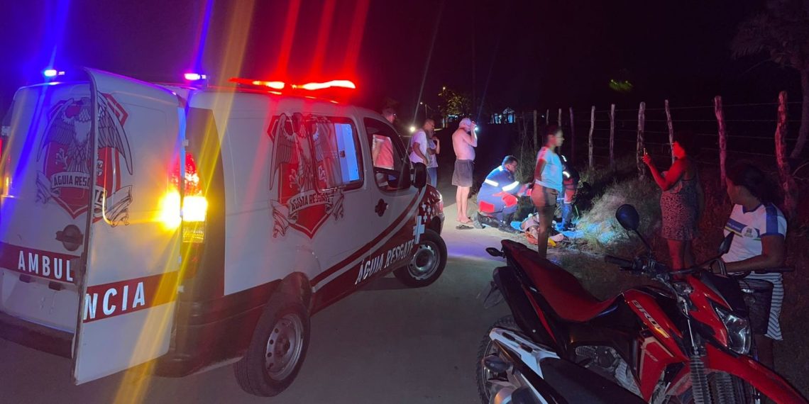 Idoso sofre fratura no braço em colisão envolvendo moto e bicicleta