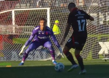 Vasco bate o Vitória em jogo épico com duas viradas e gol nos acréscimos