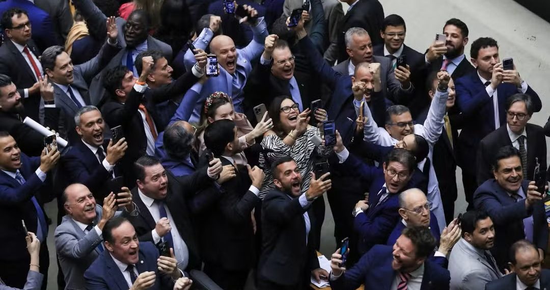 Câmara impõe derrota ao governo e deixa MP que aumenta tributos perder a validade