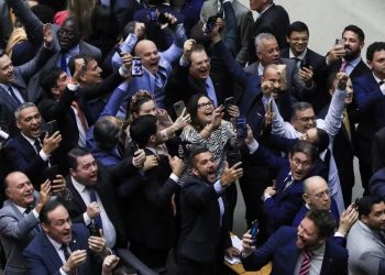 Câmara impõe derrota ao governo e deixa MP que aumenta tributos perder a validade
